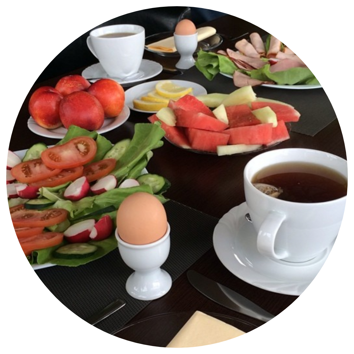 herbata i jajko do sniadania