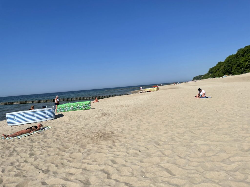 breiter Sandstrand in Rewal